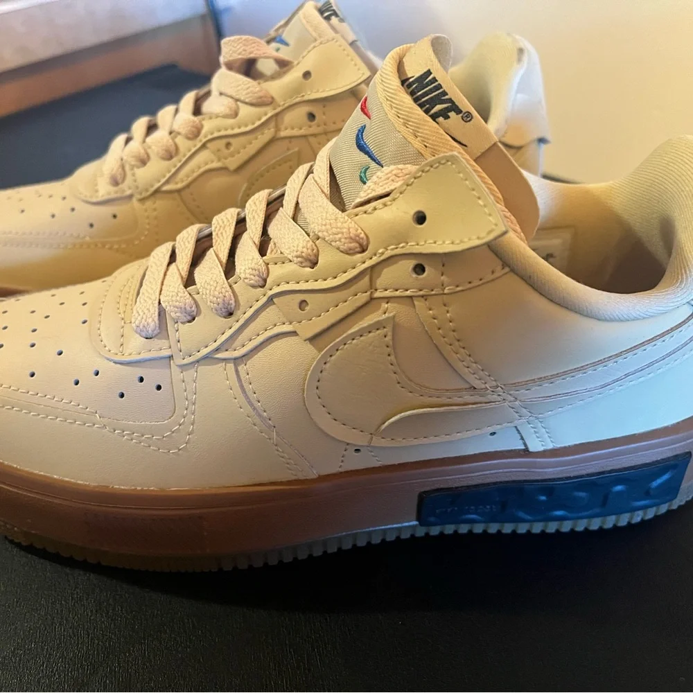 Nike Men’s Low-Top Sneakers in Cream with Gum Sole